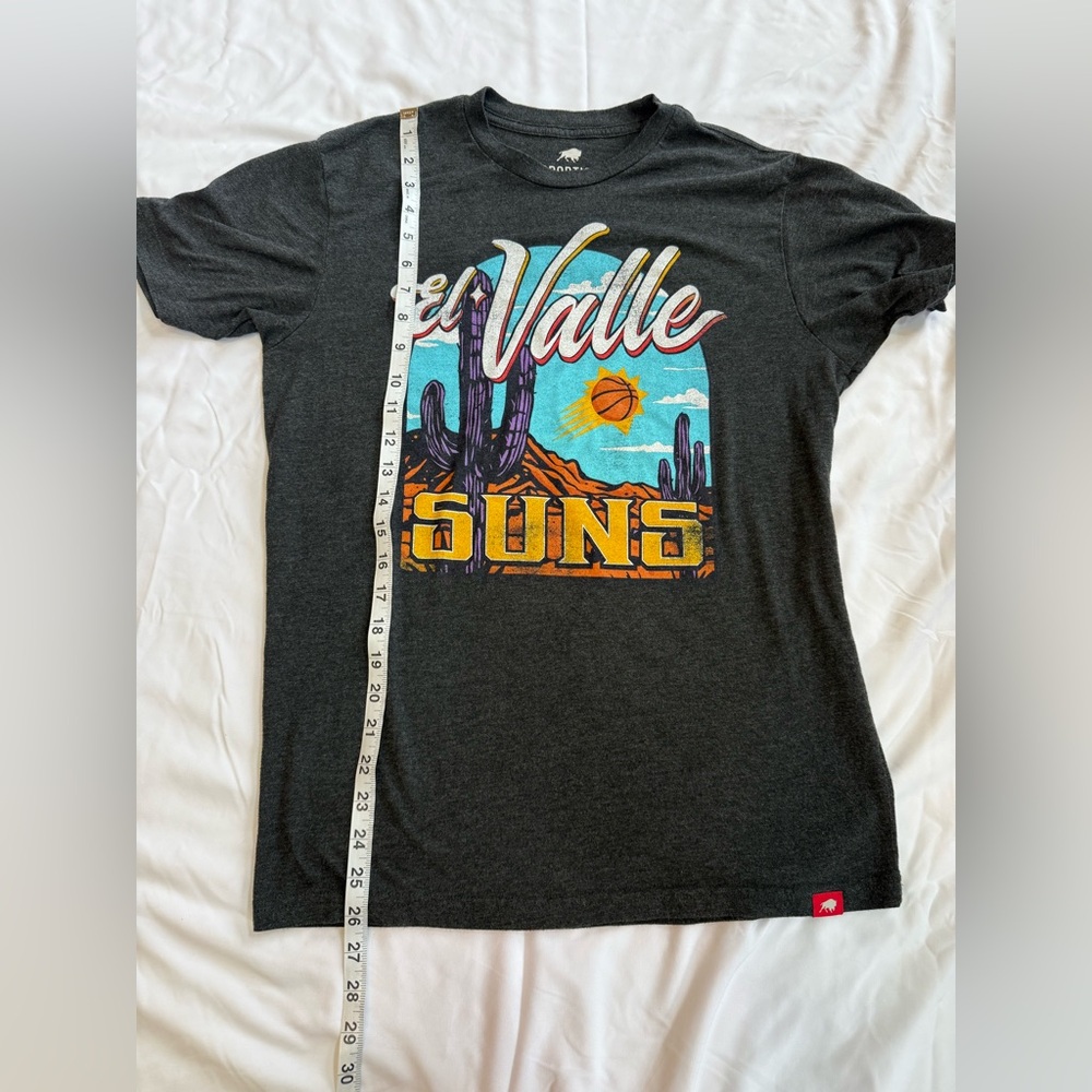 Sportique Men’s El Valle Suns Charcoal T-Shirt - Picture 5 of 7